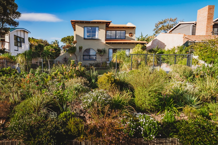 3 Bedroom Property for Sale in Herolds Bay Western Cape